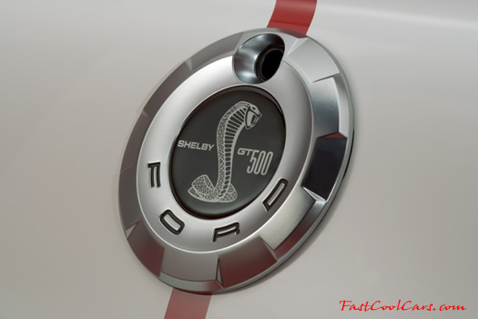 2006 - 2007 Shelby Cobra GT500, Cobra fuel lid cover