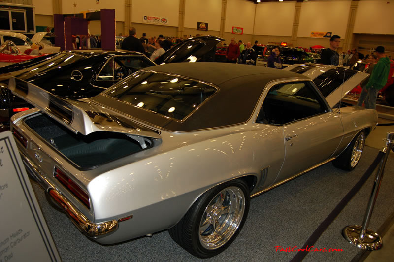 The 2009 World of Wheels Show in Chattanooga, Tennessee. On Jan. 9th,10, & 11th, Pictures by Ron Landry. Vintage Muscle car, great paint and vinyl top too.