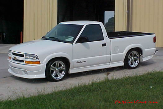 1999 Chevrolet Extreme pick-up with 18' chrome Ultras, and 4.3 V-6