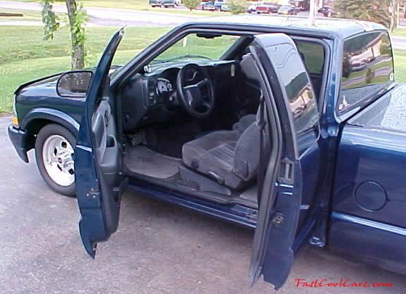 2000 s10 3 door extend cab - nice interior - Sony explode speakers