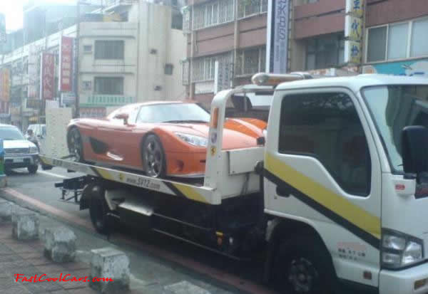 Very Fast Cool Exotic Supercar, it's on the rollback, I hope it is not being stolen.