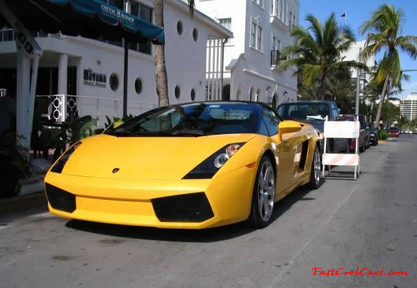 Very Fast Cool Exotic Supercar, yellow is a wyld color