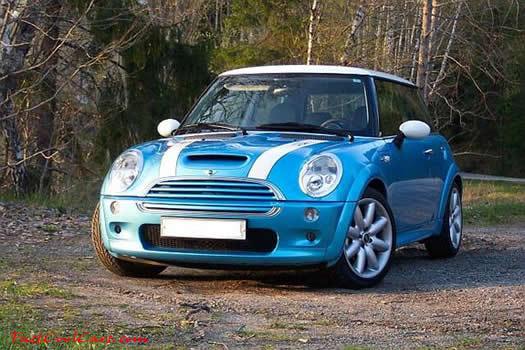 2004 Mini Cooper left front angle view