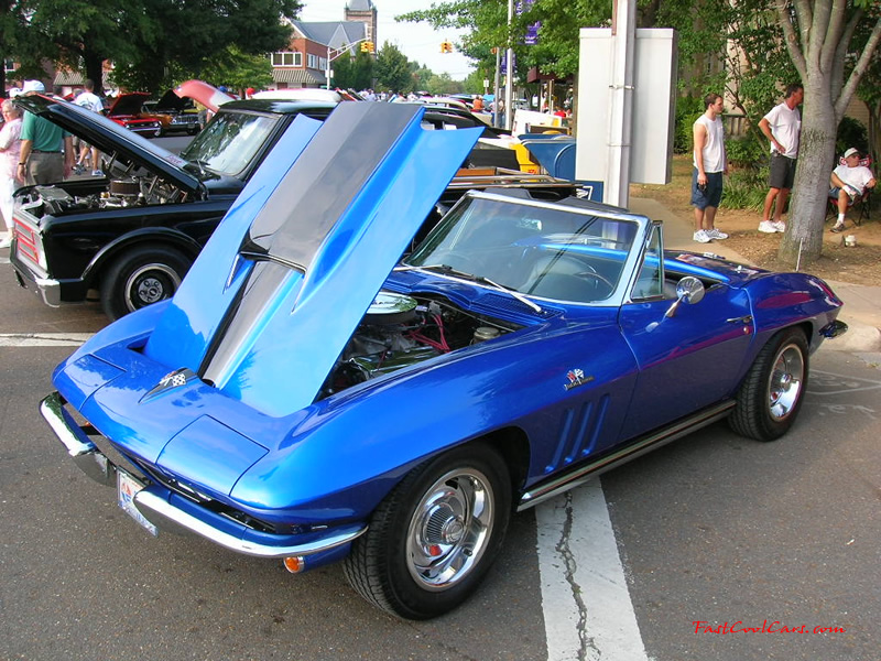 Cleveland, Tennessee Cruise-in August 28, 2005 - 396 big block Chevrolet Corvette.