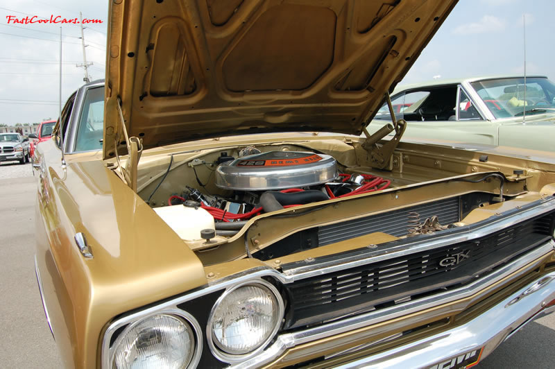 Cleveland, Tennessee Cruise In car shows and events with hot rods, muscle cars, famous cars, rare cars, wild cars, fast cars, cool cars, rat rods, supercharged cars, new whips, and much more.